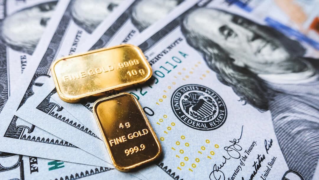 تراجع أسعار الدولار والذهب على مستوى العالم