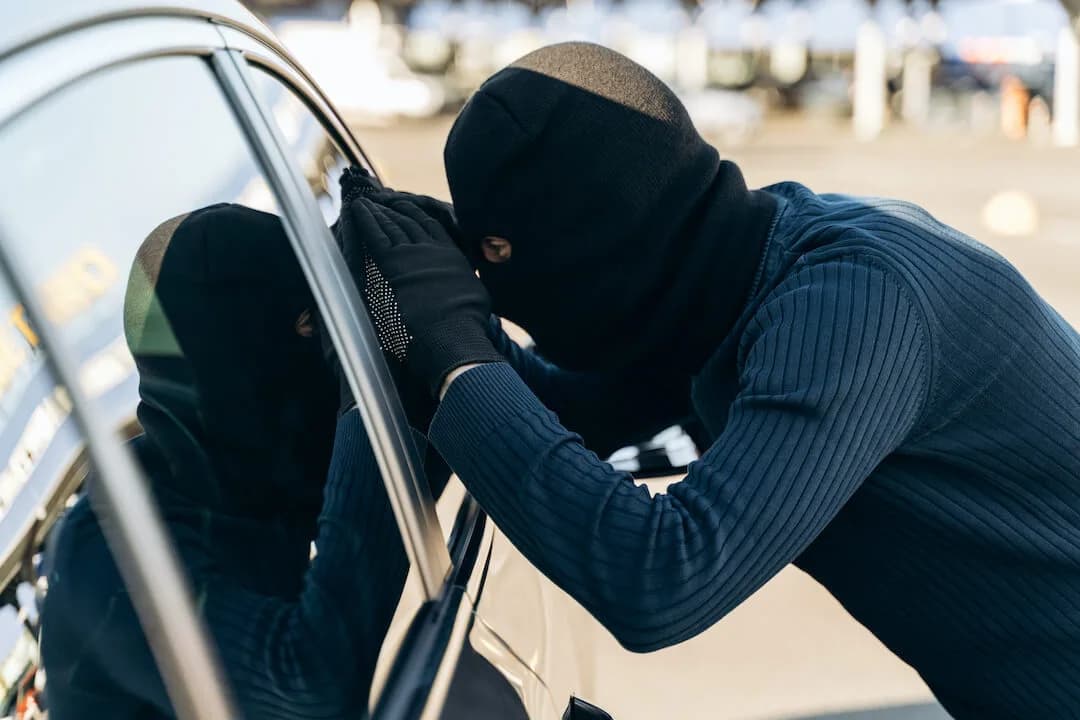 طريقة مبتكرة لسرقة السيارات بمساعدة كاميرا آيفون
