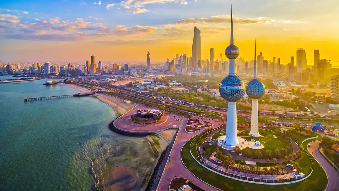 بعد عامين من التوقف الكويت تسمح بطلبات تأشيرة الزيارة العائلية