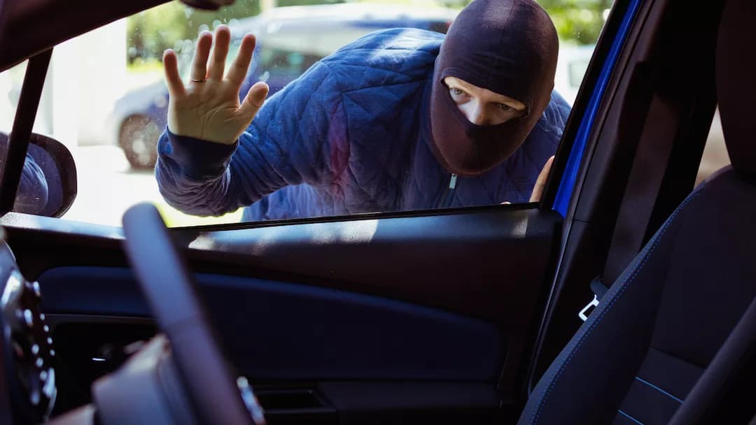 احذر تشغيل سيارتك والابتعاد عنها كي لا تتعرض إلى السرقة
