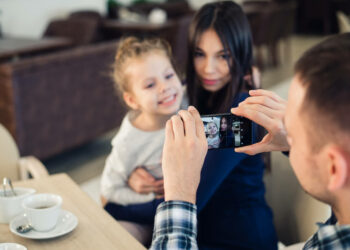 تحذير الخبراء من مخاطر نشر صور الأطفال على وسائل التواصل الاجتماعي