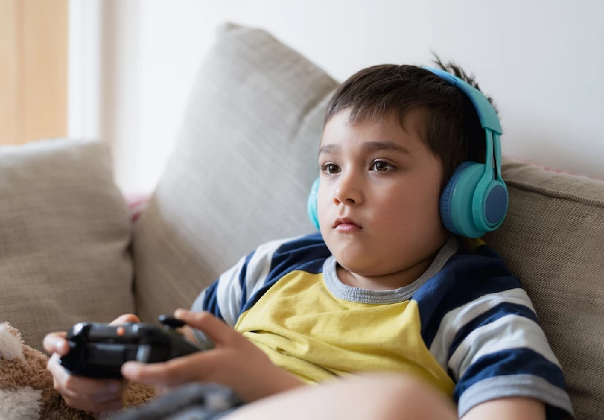ألعاب الفيديو العنيفة من أسباب الإغماء والنوبة القلبية والموت المفاجئ للطفل