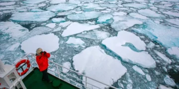 جرينلاند تفقد 50 بالمئة من مساحتها الجليدية والعلماء يحذرون