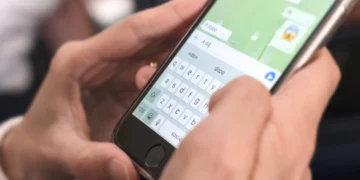 حصريا لمستخدمي أبل تفعيل واتساب من خلال البريد الإلكتروني بدلا عن الرسائل النصية