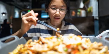 فاتورة مطعم صينية 50 ألف جنيه إسترليني السبب تطبيق سناب شات