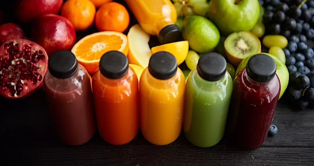شرب عصير الفاكهة الطبيعي يؤدي إلى زيادة الوزن لدى الأطفال والكبار