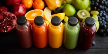 شرب عصير الفاكهة الطبيعي يؤدي إلى زيادة الوزن لدى الأطفال والكبار