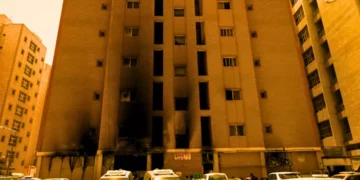 الكويت تعاقب المخالفين في حريق المنقف المؤلم الذي خلف 50 قتيلا